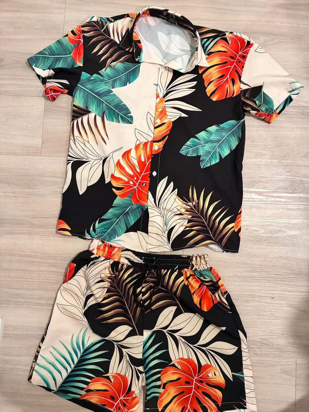 SHEIN Men Tropical Print Short Sleeve Button Up Shirt & Shorts 2 Piece Set Outfi